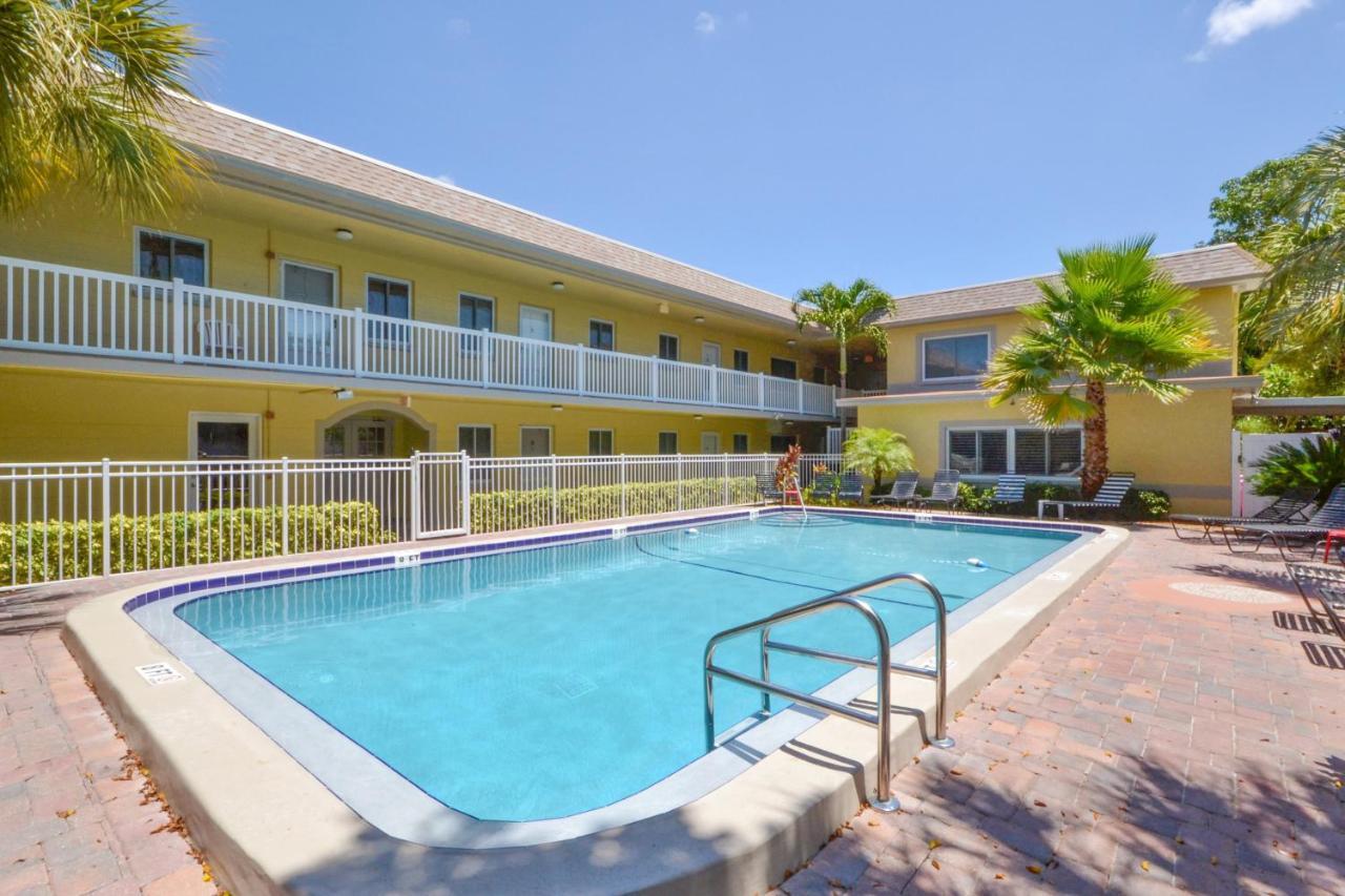Waves 18 St. Pete Beach Exterior foto